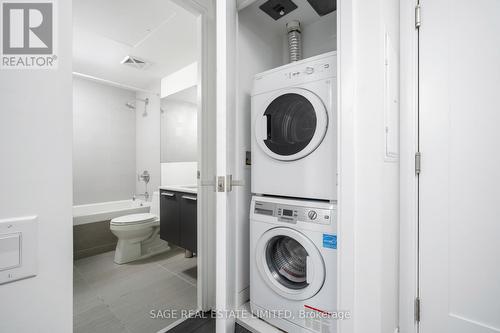 404 - 50 Charles Street E, Toronto C08, ON - Indoor Photo Showing Laundry Room