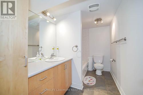 80 Kingslake Road, Toronto, ON - Indoor Photo Showing Bathroom