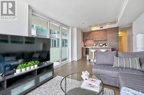 1601 - 200 Bloor Street W, Toronto C02, ON - Indoor Photo Showing Living Room