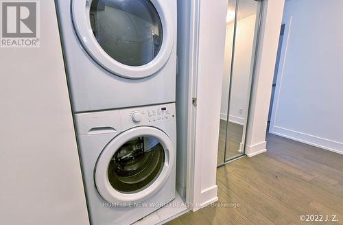 1601 - 200 Bloor Street W, Toronto C02, ON - Indoor Photo Showing Laundry Room