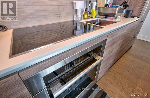 1601 - 200 Bloor Street W, Toronto (Annex), ON - Indoor Photo Showing Kitchen