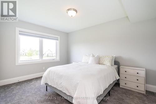 16 Gelderland Crescent, Oro-Medonte, ON - Indoor Photo Showing Bedroom