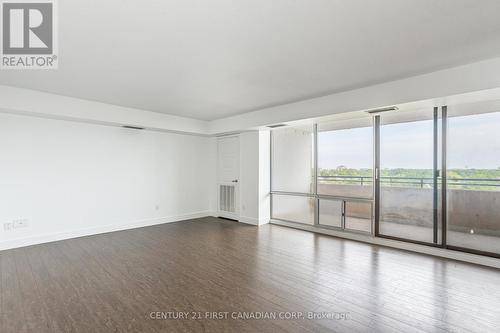 906 - 389 Dundas Street, London, ON - Indoor Photo Showing Other Room