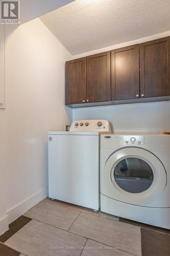 906 - 389 Dundas Street, London, ON - Indoor Photo Showing Laundry Room