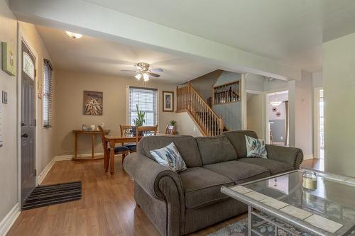 5180 Slater Avenue, Niagara Falls, ON - Indoor Photo Showing Living Room