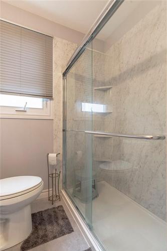 5180 Slater Avenue, Niagara Falls, ON - Indoor Photo Showing Bathroom