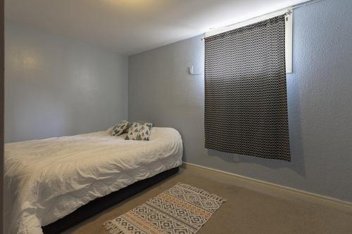 5180 Slater Avenue, Niagara Falls, ON - Indoor Photo Showing Bedroom