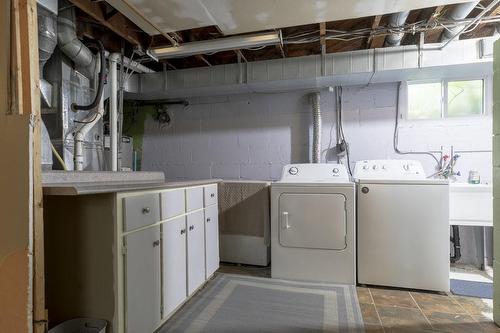 5180 Slater Avenue, Niagara Falls, ON - Indoor Photo Showing Laundry Room