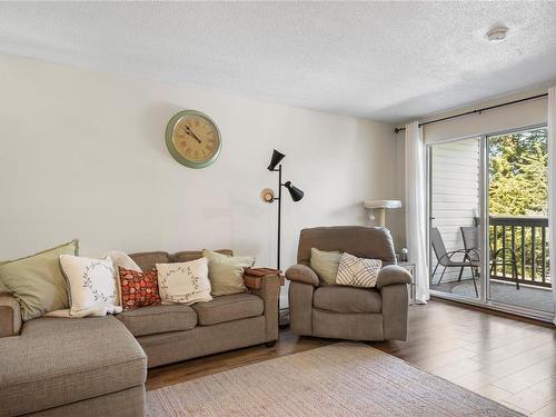 205-3089 Barons Rd, Nanaimo, BC - Indoor Photo Showing Living Room