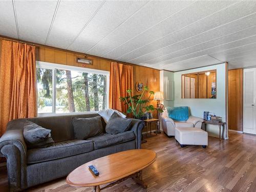 1922 Cedar Rd, Nanaimo, BC - Indoor Photo Showing Living Room