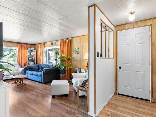 1922 Cedar Rd, Nanaimo, BC - Indoor Photo Showing Living Room