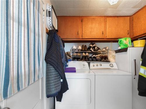 1922 Cedar Rd, Nanaimo, BC - Indoor Photo Showing Laundry Room