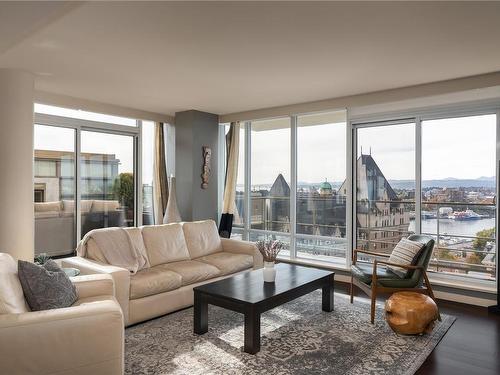 1406-707 Courtney St, Victoria, BC - Indoor Photo Showing Living Room