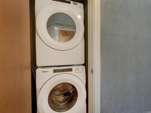 611-989 Johnson St, Victoria, BC - Indoor Photo Showing Laundry Room