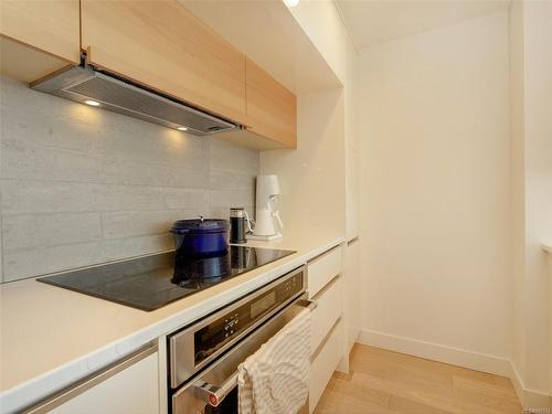 611-989 Johnson St, Victoria, BC - Indoor Photo Showing Kitchen