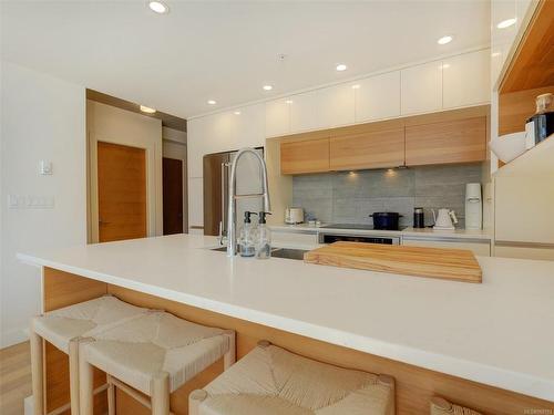 611-989 Johnson St, Victoria, BC - Indoor Photo Showing Kitchen With Upgraded Kitchen