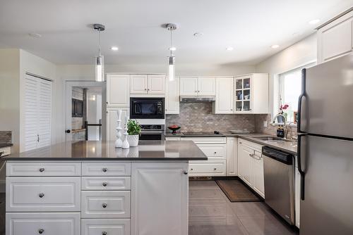 3083 Harwood Road, Lake Country, BC - Indoor Photo Showing Kitchen With Upgraded Kitchen