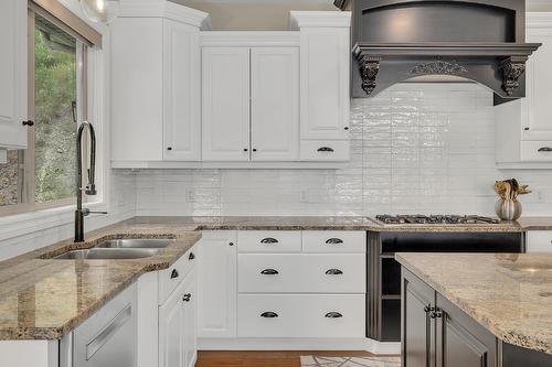 158 Terrace Hill Court, Kelowna, BC - Indoor Photo Showing Kitchen With Double Sink With Upgraded Kitchen