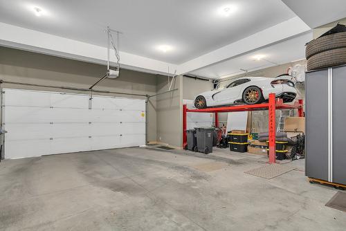 158 Terrace Hill Court, Kelowna, BC - Indoor Photo Showing Garage