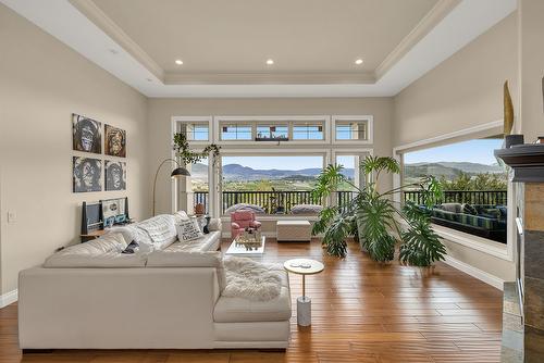 158 Terrace Hill Court, Kelowna, BC - Indoor Photo Showing Living Room