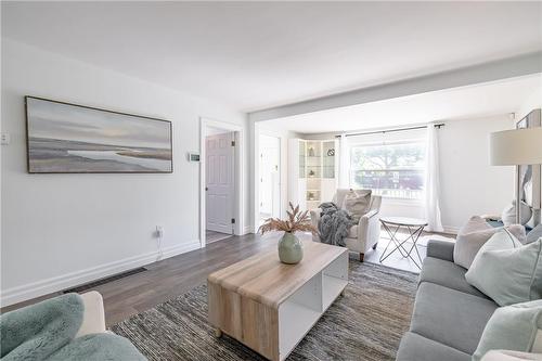 11624 Belleview Beach Road, Wainfleet, ON - Indoor Photo Showing Living Room