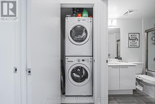 2405 - 10 Park Lawn Road, Toronto, ON - Indoor Photo Showing Laundry Room