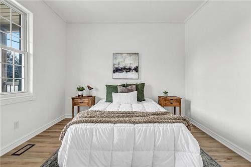 652 Upper Wellington Street, Hamilton, ON - Indoor Photo Showing Bedroom