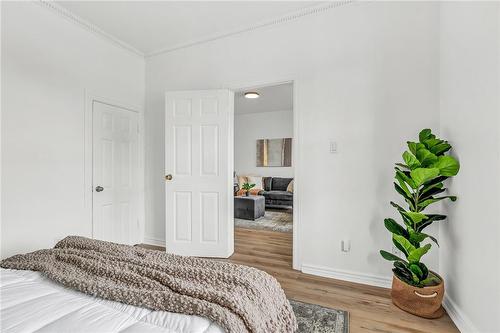 652 Upper Wellington Street, Hamilton, ON - Indoor Photo Showing Bedroom