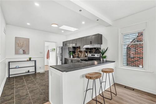 652 Upper Wellington Street, Hamilton, ON - Indoor Photo Showing Kitchen