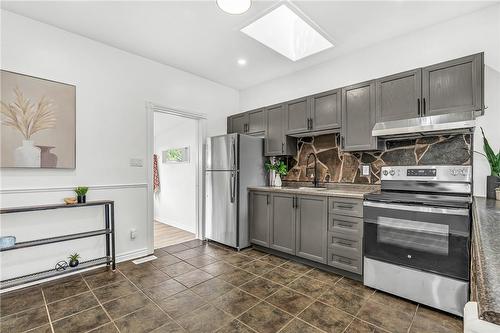 652 Upper Wellington Street, Hamilton, ON - Indoor Photo Showing Kitchen
