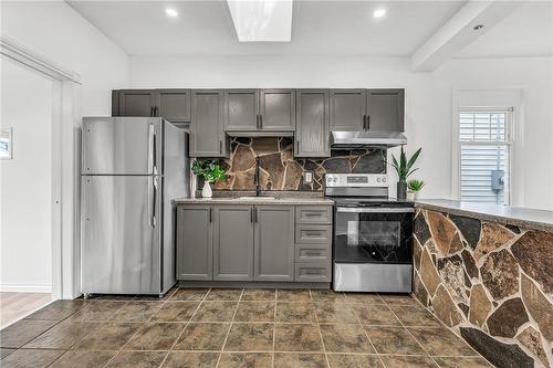 652 Upper Wellington Street, Hamilton, ON - Indoor Photo Showing Kitchen