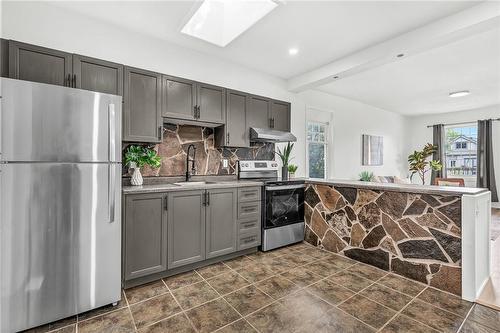 652 Upper Wellington Street, Hamilton, ON - Indoor Photo Showing Kitchen