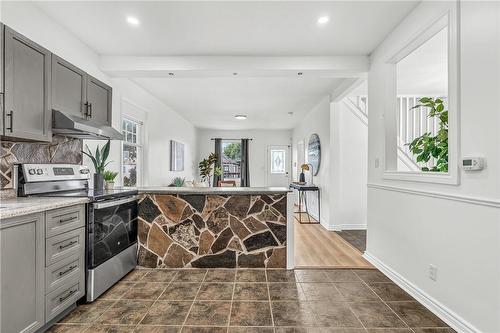 652 Upper Wellington Street, Hamilton, ON - Indoor Photo Showing Kitchen