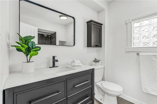 652 Upper Wellington Street, Hamilton, ON - Indoor Photo Showing Bathroom
