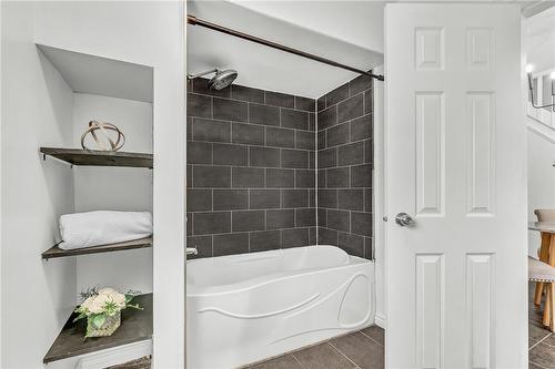 652 Upper Wellington Street, Hamilton, ON - Indoor Photo Showing Bathroom