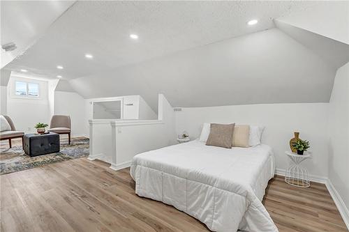 652 Upper Wellington Street, Hamilton, ON - Indoor Photo Showing Bedroom