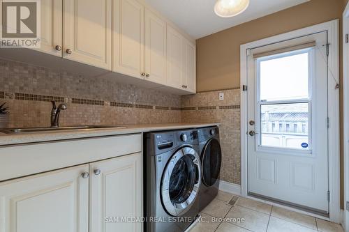 1887 Sherwood Forrest Circle, Mississauga, ON - Indoor Photo Showing Laundry Room