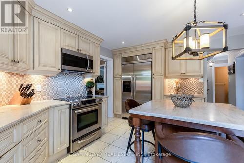 1887 Sherwood Forrest Circle, Mississauga, ON - Indoor Photo Showing Kitchen With Stainless Steel Kitchen With Upgraded Kitchen