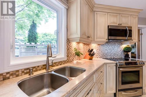 1887 Sherwood Forrest Circle, Mississauga, ON - Indoor Photo Showing Kitchen With Double Sink