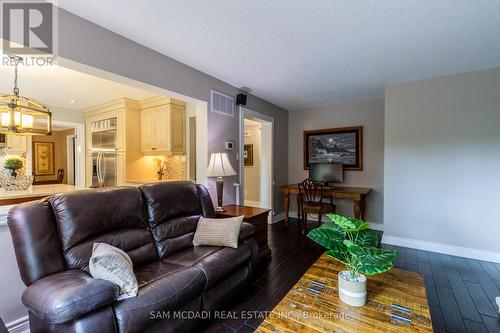 1887 Sherwood Forrest Circle, Mississauga, ON - Indoor Photo Showing Living Room