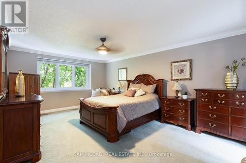 1887 Sherwood Forrest Circle, Mississauga, ON - Indoor Photo Showing Bedroom