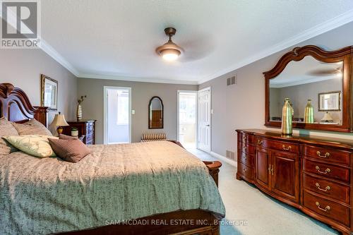 1887 Sherwood Forrest Circle, Mississauga, ON - Indoor Photo Showing Bedroom