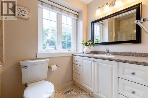 1887 Sherwood Forrest Circle, Mississauga, ON - Indoor Photo Showing Bathroom