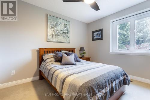 1887 Sherwood Forrest Circle, Mississauga, ON - Indoor Photo Showing Bedroom