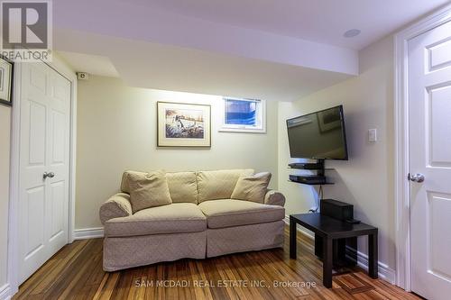 1887 Sherwood Forrest Circle, Mississauga, ON - Indoor Photo Showing Living Room