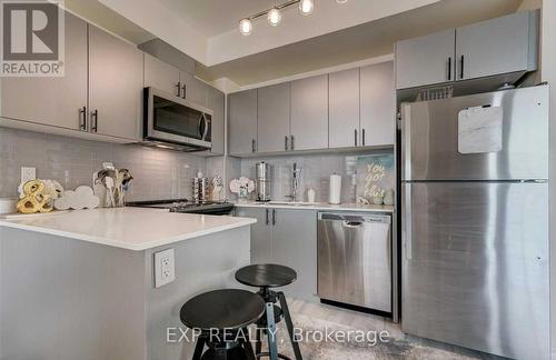 419 - 2522 Keele Street, Toronto W04, ON - Indoor Photo Showing Kitchen With Upgraded Kitchen