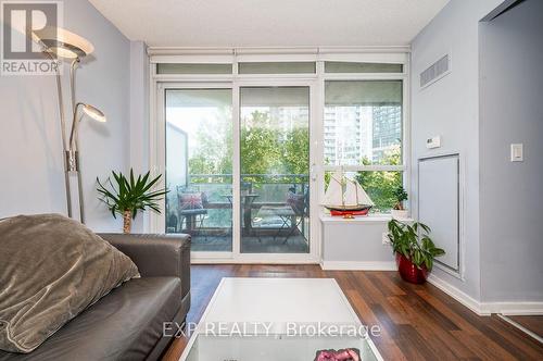 208 - 38 Joe Shuster Way, Toronto (South Parkdale), ON - Indoor Photo Showing Living Room