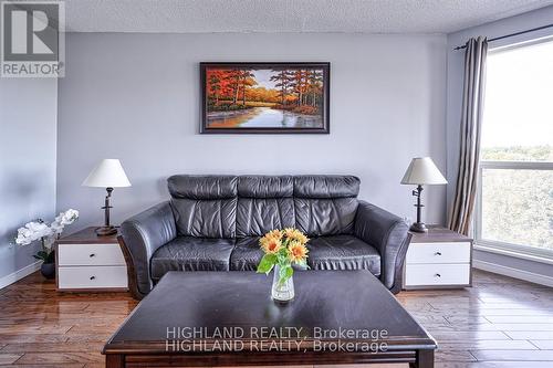 705 - 1700 The Collegeway, Mississauga, ON - Indoor Photo Showing Living Room