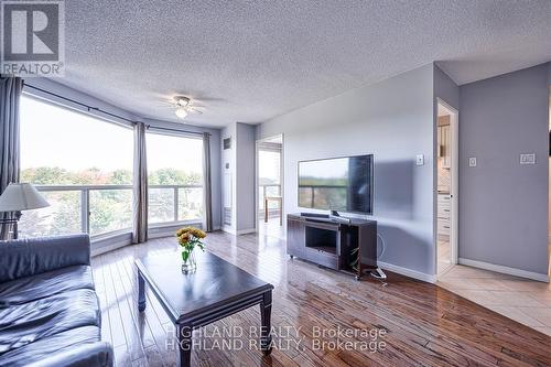 705 - 1700 The Collegeway, Mississauga, ON - Indoor Photo Showing Living Room