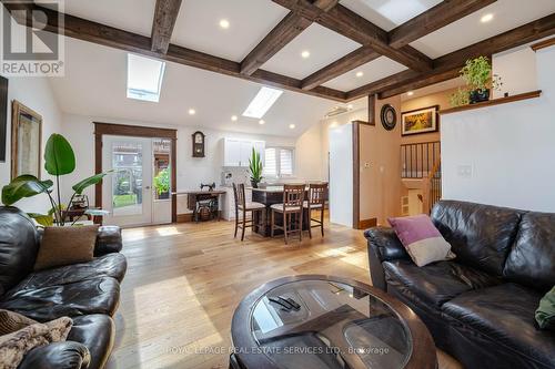 1084 Pearson Drive, Oakville, ON - Indoor Photo Showing Living Room